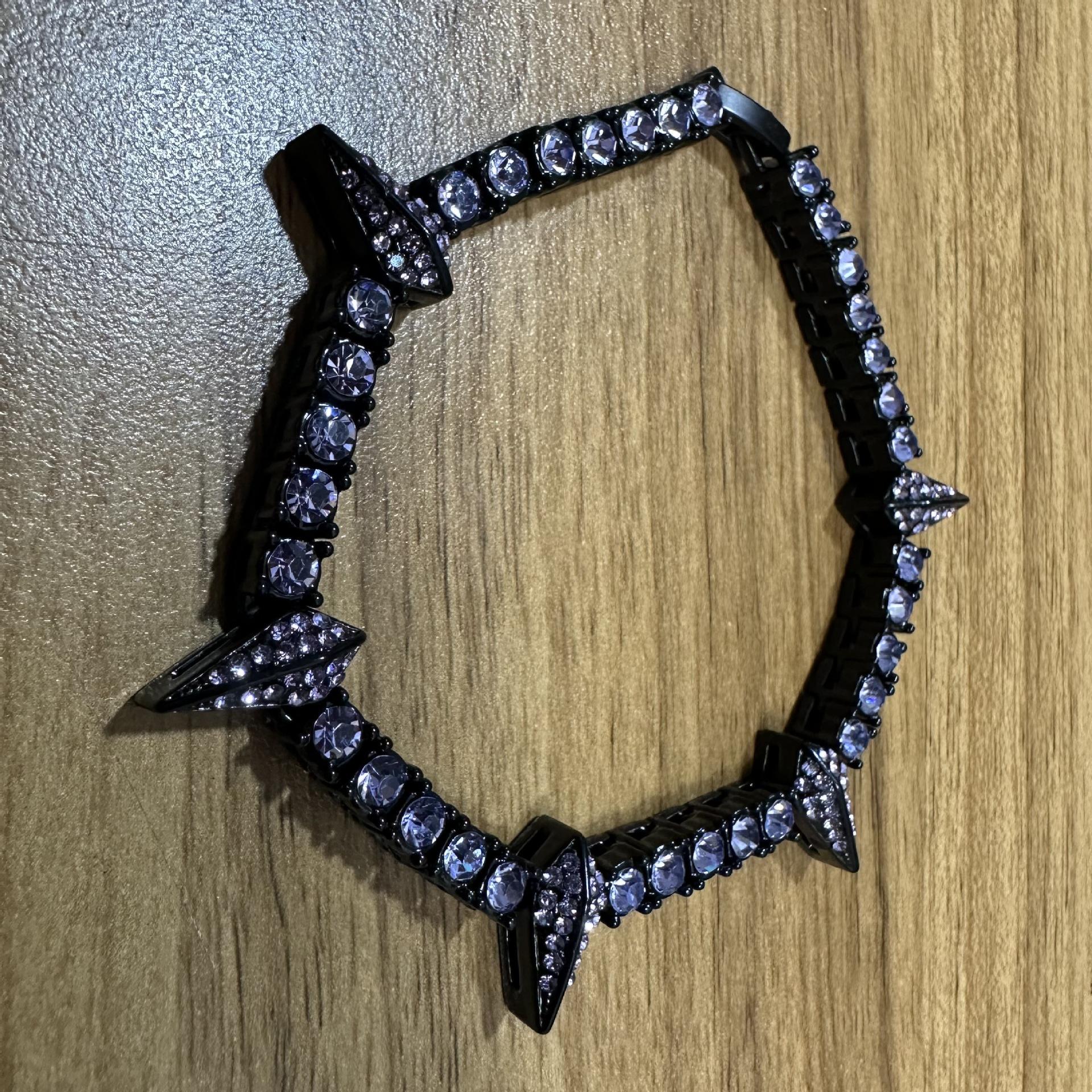 

2026 Браслет Черная Пантера со Стразами Ins Премиум Простой Нишевый Дизайн Простой Универсальный для Мужчин и Женщин 18CM