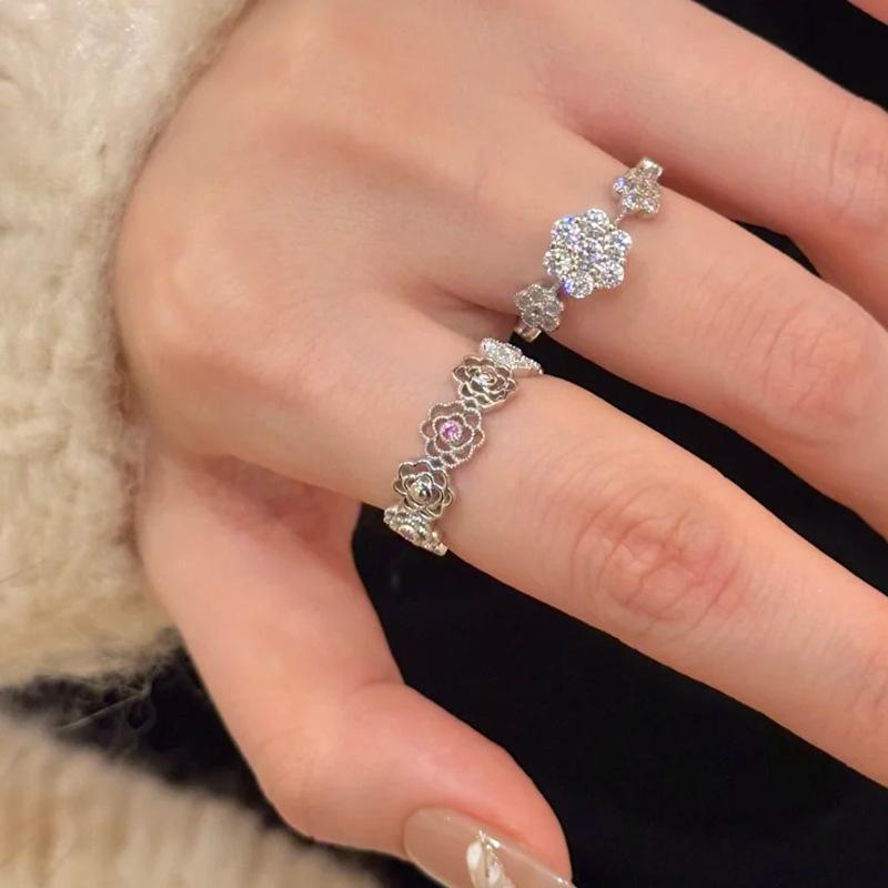 Romantic Floral Hollow Out Rose Flower Rings for Women Sweet Single Row Diamond Inlaid Exquisite Engagement Ring Gift
