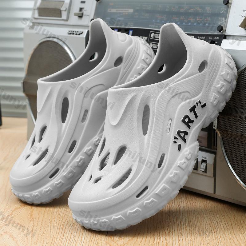 Fashion Men Sandals Summer Hollow Breathable Lightweight Outdoor Soft Sole Beach Shoes Comfortable Fashion Non Slip Slip On Casual Shoes