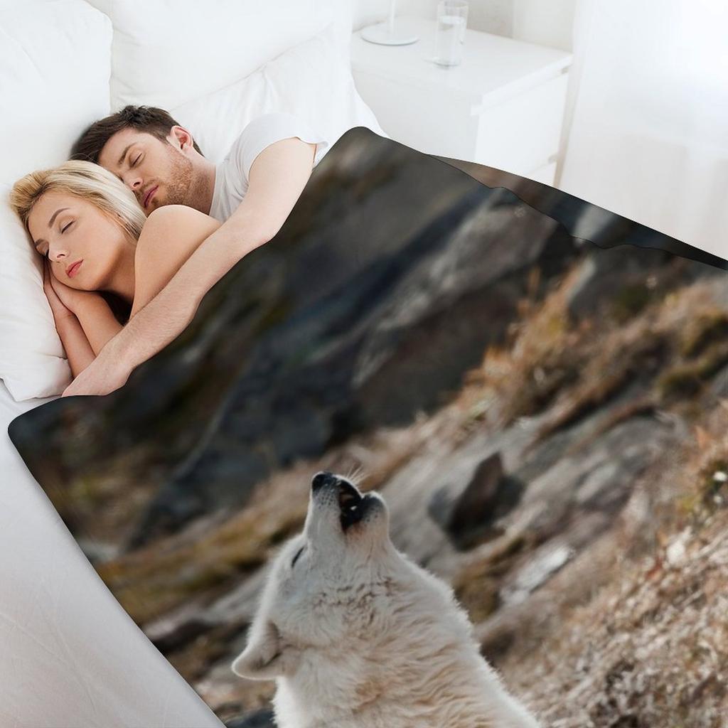 Howling Arctic Wolf Throw Blanket Giant Sofa Flannel Fabric Sofa Throw Cute Plaid Blankets