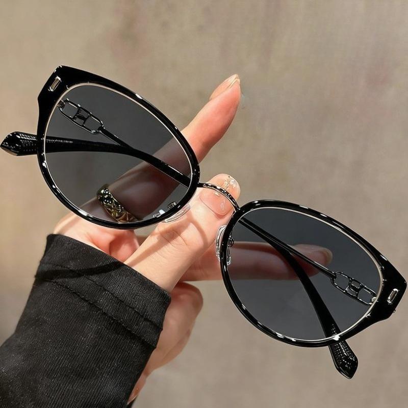 Women's Retro Sunglasses Luxurious Design 2026 New Arrival Outdoor UV Protection Fashionable Sunglasses Unisex Fashion Eyewear