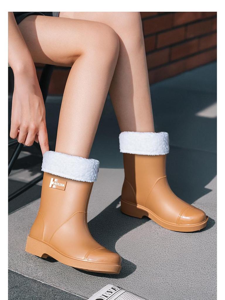 Women's Eco-friendly Mid-Calf PVC Rain Boots - Non-slip Rubber for Outdoor & Kitchen Use.