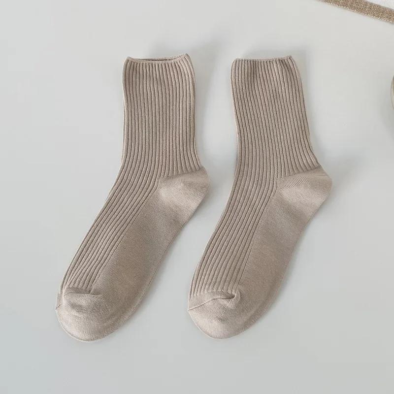 Damen Mid-Tube Einfarbige Socken - Schwarz & Weiß, Koreanischer Stil, All-Match, Trendig für Frühling und Herbst Sport.