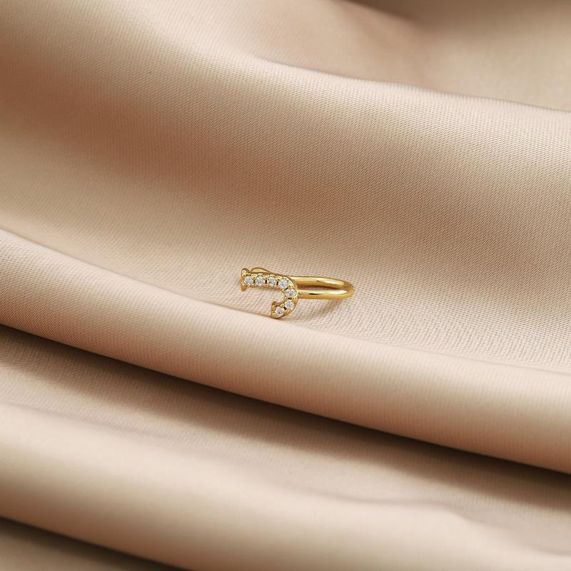 A 26-letter U-shaped Diamond-encruted Nose Stud Without A Pungent Clip