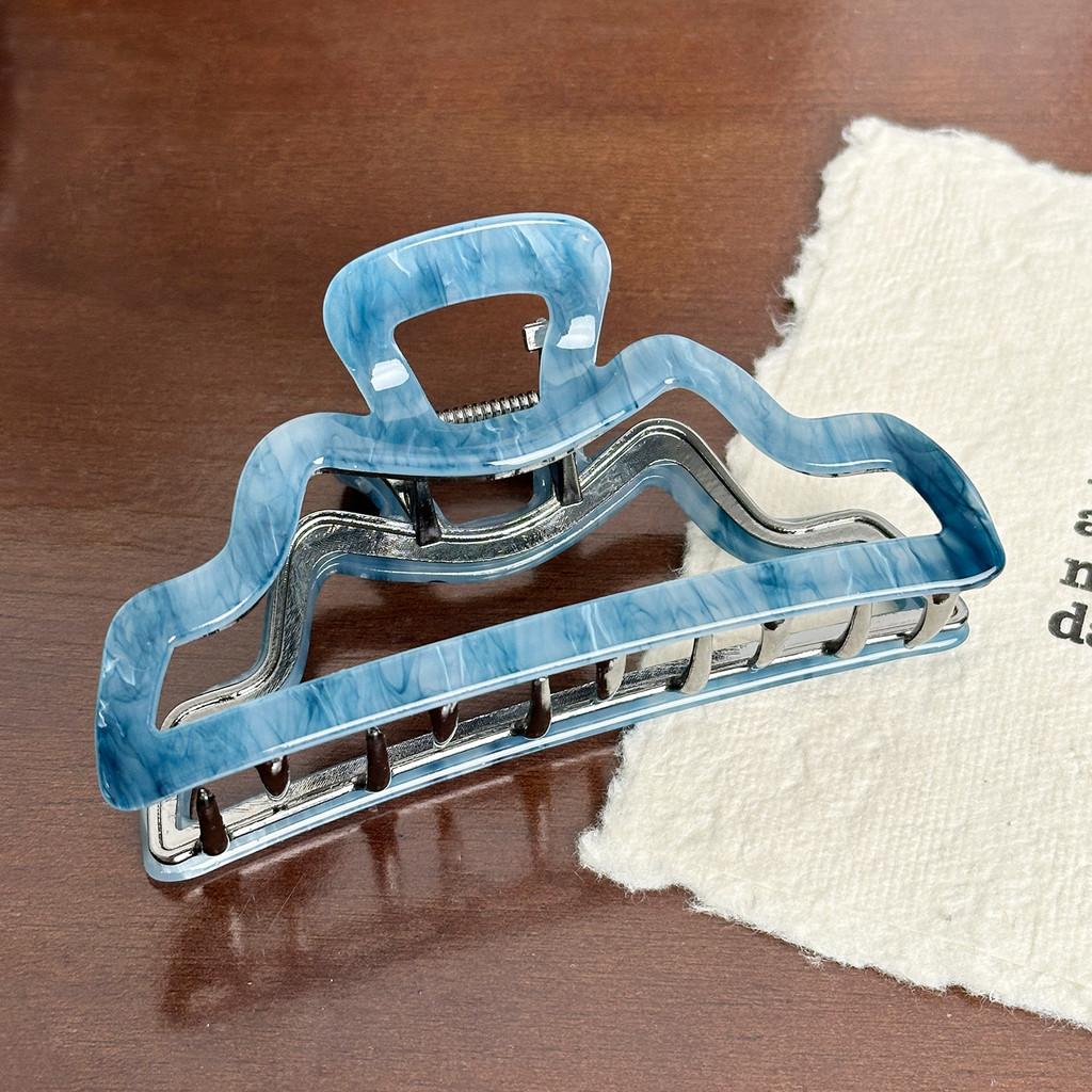 Fashion-forward Hair Claw Clip Featuring Elegant Lines For Effortless Style In Multiple Color Options