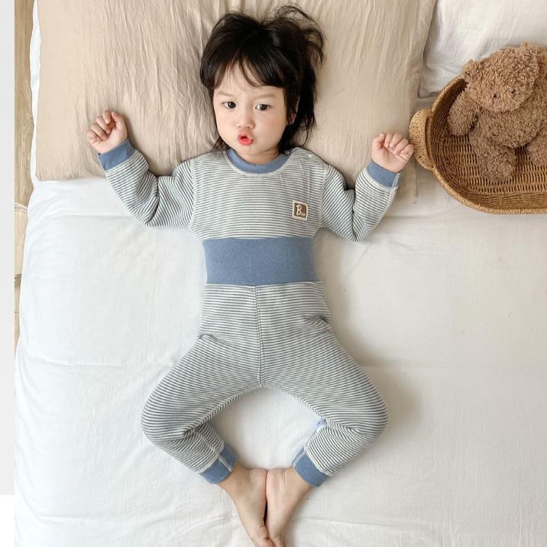 Herbst- und Winter-Kinderhausanzug-Set mit Plüsch und verdickten Baby-Armbändern, gestreifte Herbstkleidung und Hosen, Hausanzug-Set