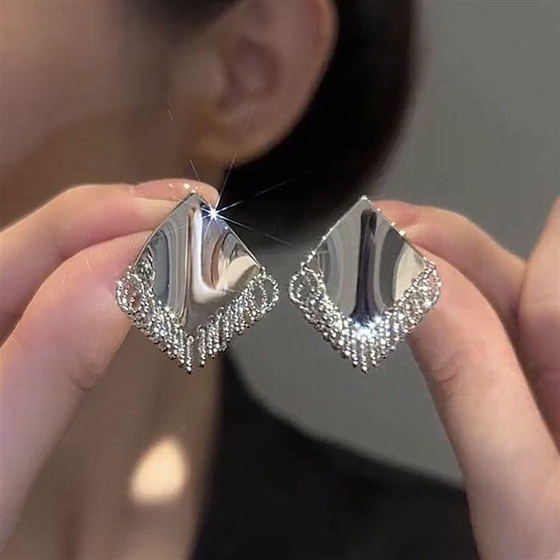 

Arrival Trendy Fancy Geometric Earrings Sterling Silver Needle Rhombic Ear Studs Female Niche Personality Temperament Easiest for Match Light Luxury Wind sequence Silver Needle