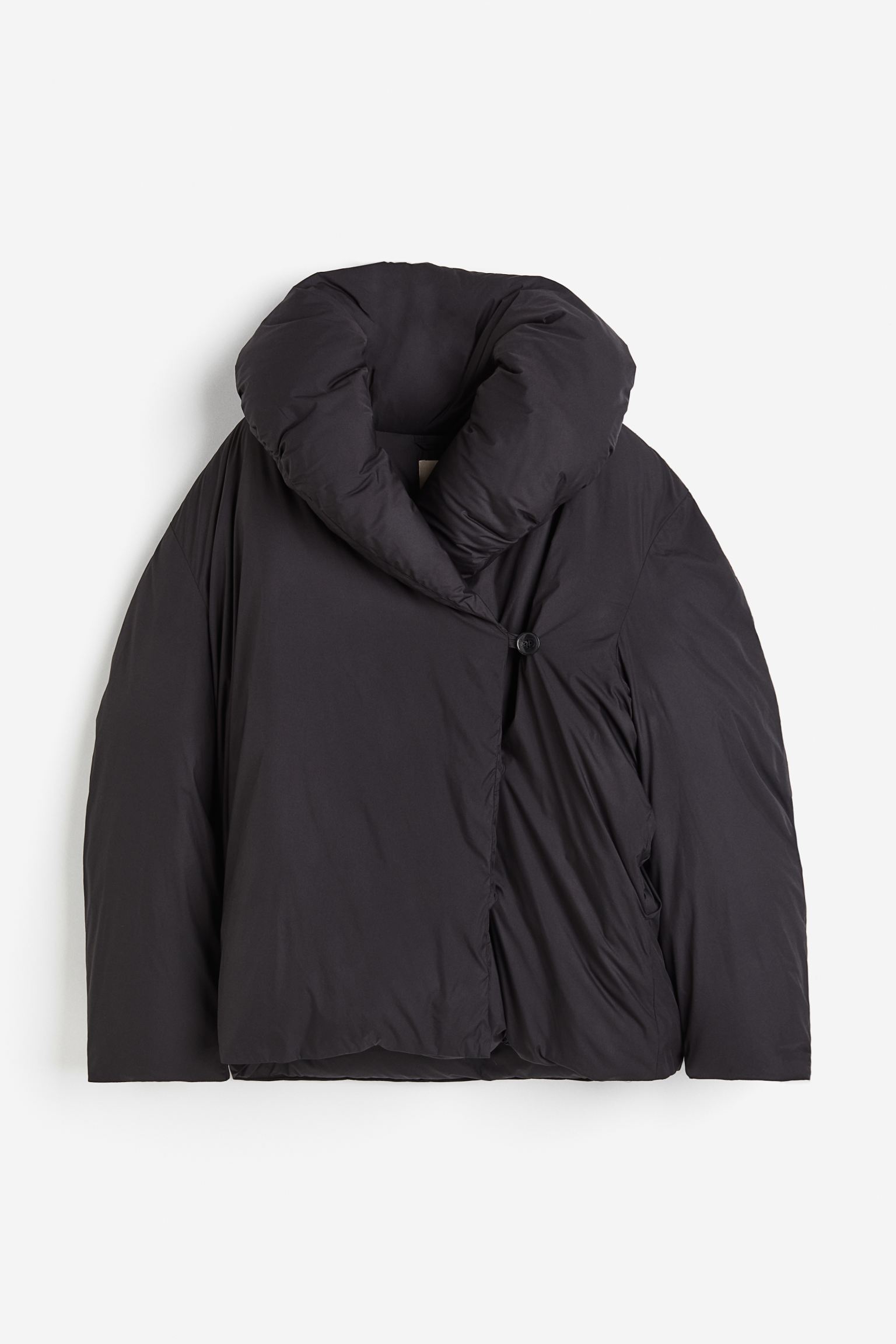 

Large-collared down jacket