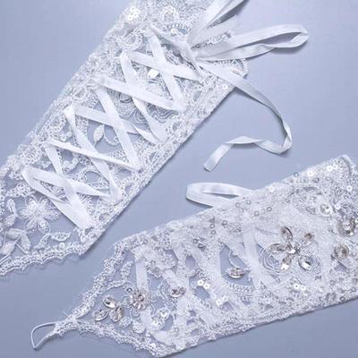 Brauthandschuhe aus Spitze mit Diamant-Akzenten und Haken-Finger-Schlaufen