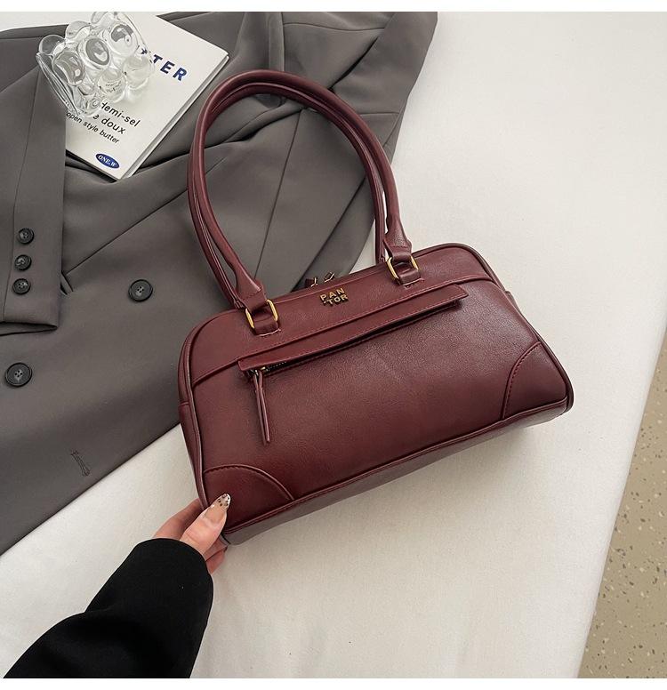

Vintage oil wax leather Boston handbag women s 2025 new large-capacity commuter bowling bag underarm shoulder bag