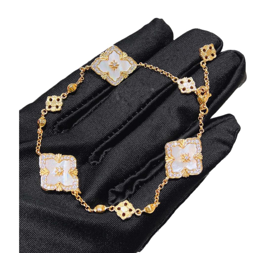 Italienischer Retro-Hofstil Blati Weißes Fritillary Set Vierblättriges Kleeblatt Armband Achat Halskette Ring Ohrstecker