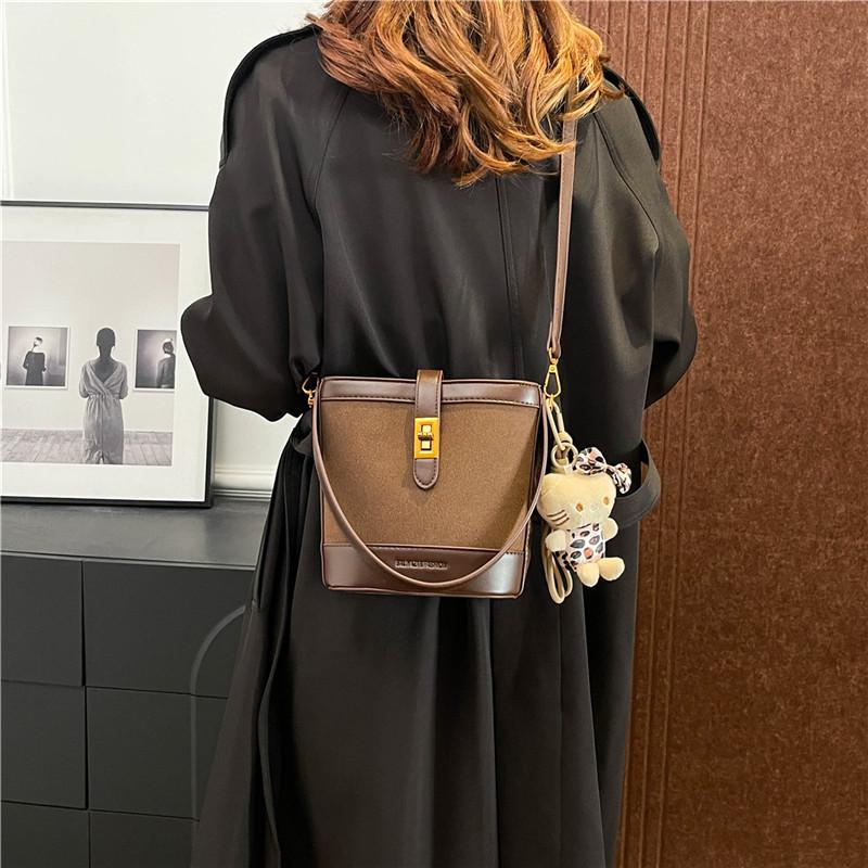 Fashion Leopard Print Bag Large Capacity Women's 2025 New Autumn and Winter Popular Messenger Bag Fashion Portable Bucket Bag