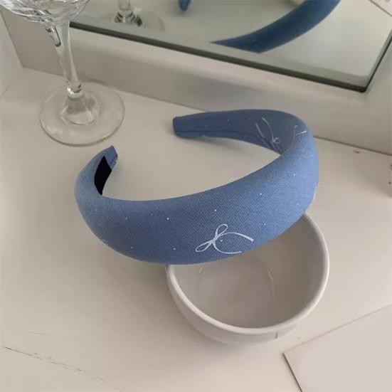 Yousheng Süßer Stil Stirnband Blaue Stickerei Verdickte Schwammpolsterung Schleifenmuster Haarreif mit Glatten Kanten Gesichtsformendes Haaraccessoire