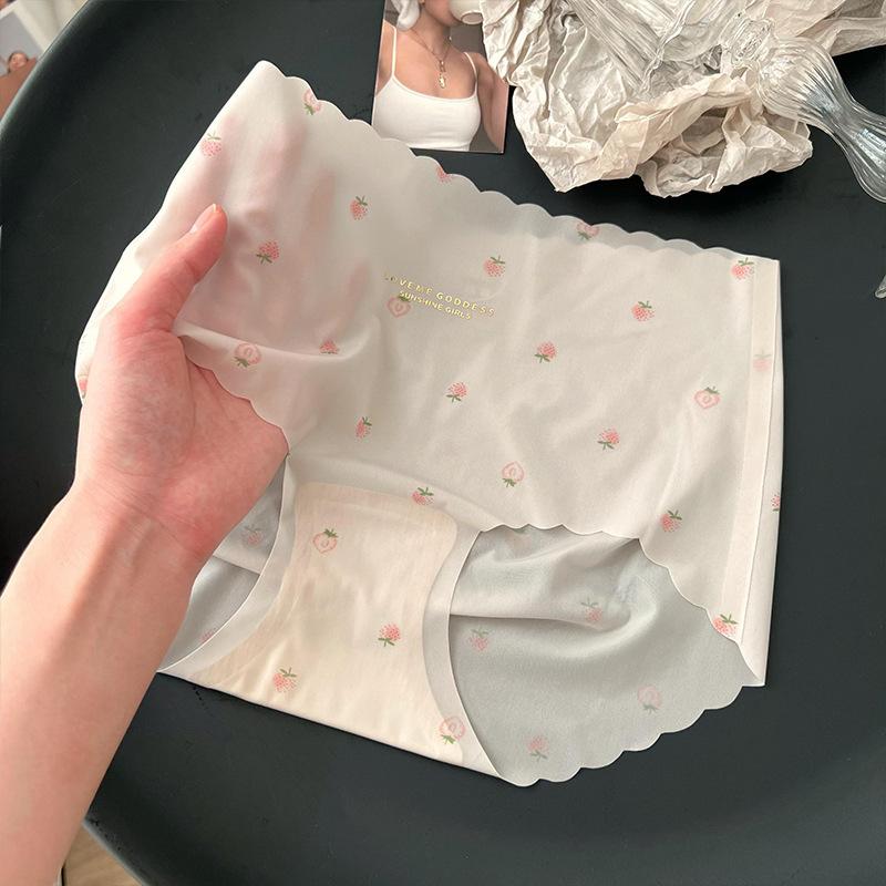 Lady Summer Ultra Thin Lovely Ice Silk Without Trace Speed Dry Pure Cotton Antibacterial File Waist Triangle Briefs