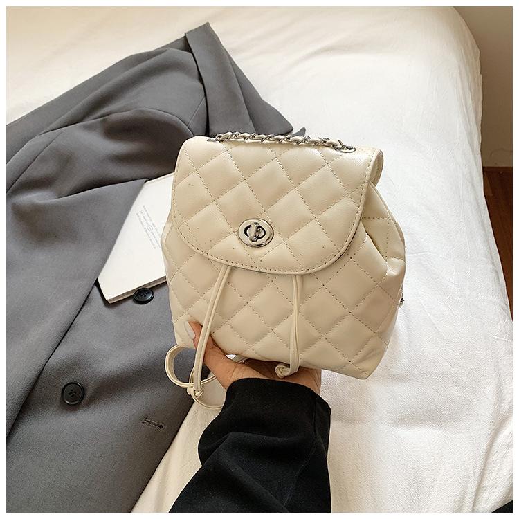 

Korean version of Xiaoxiangfeng chain backpack women s 2025 new fashion versatile diamond shoulder bag foreign style travel backpack белый