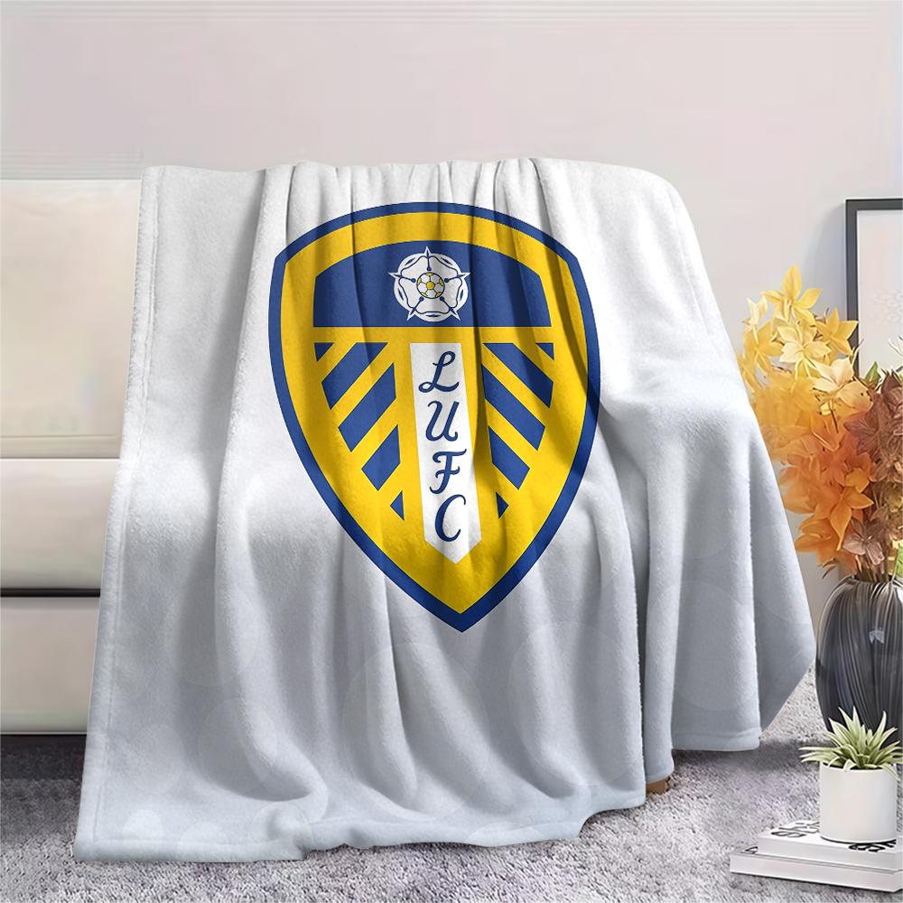 Leeds United, vzorovaná flanelová deka, vysoká kvalita, pohodlná pro všechna roční období, domácí dekorace, teplo a pohodlí, ideální jako dárek.