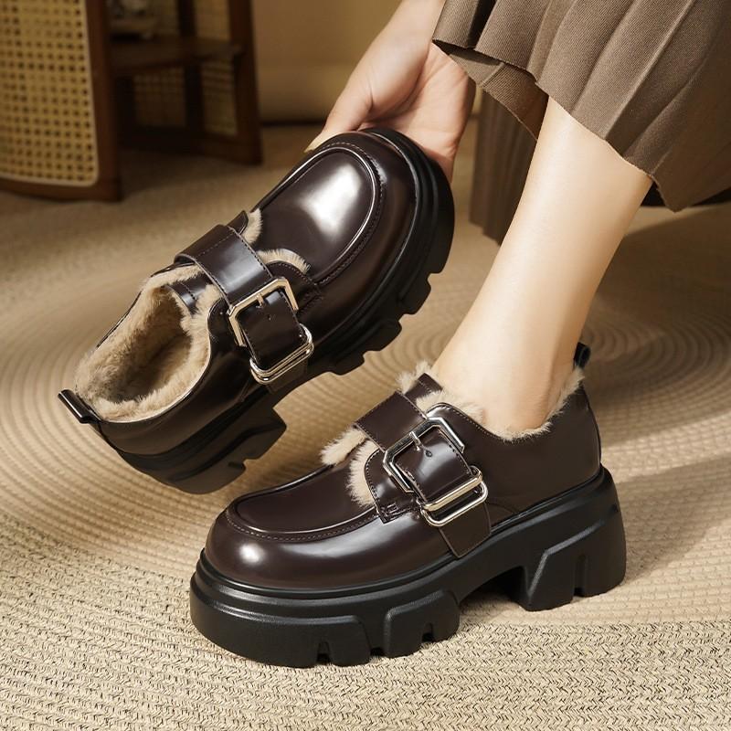 

Маленькие кожаные туфли женские на платформе с увеличением высоты 2025 осень новые в британском стиле ремешок с пряжкой японские универсальные кожаные лоферы одинарные туфли 40