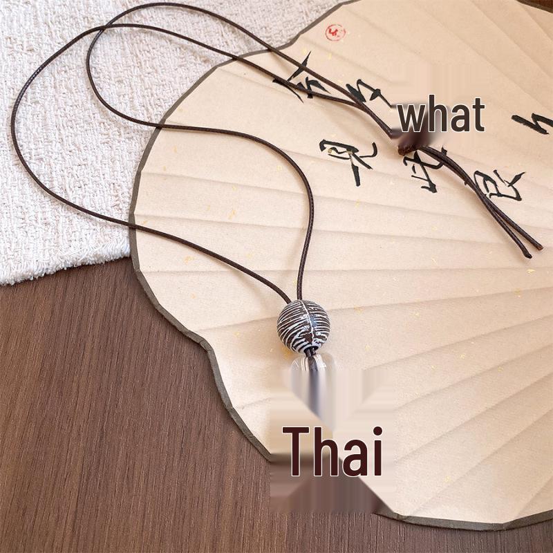 2026 Retro Chinese Resin Pendant Necklace: Unique Clavicle Chain, High-End Accessory for Women