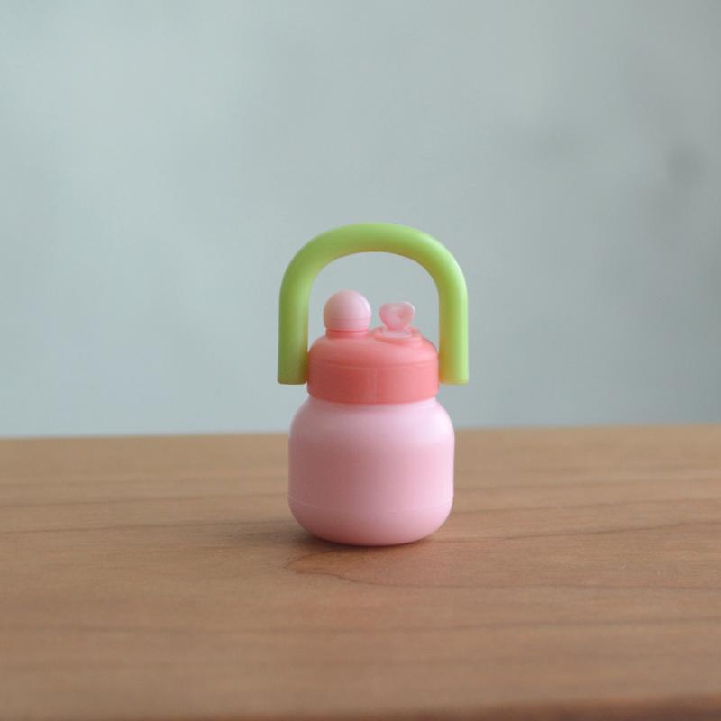 

1 шт. Миниатюрная модель чашки-бутылки для воды в масштабе 1/6, Миниатюрный кукольный домик, Модель чайника или чашки-имитации, Аксессуары для кукол, Игрушка для девочки