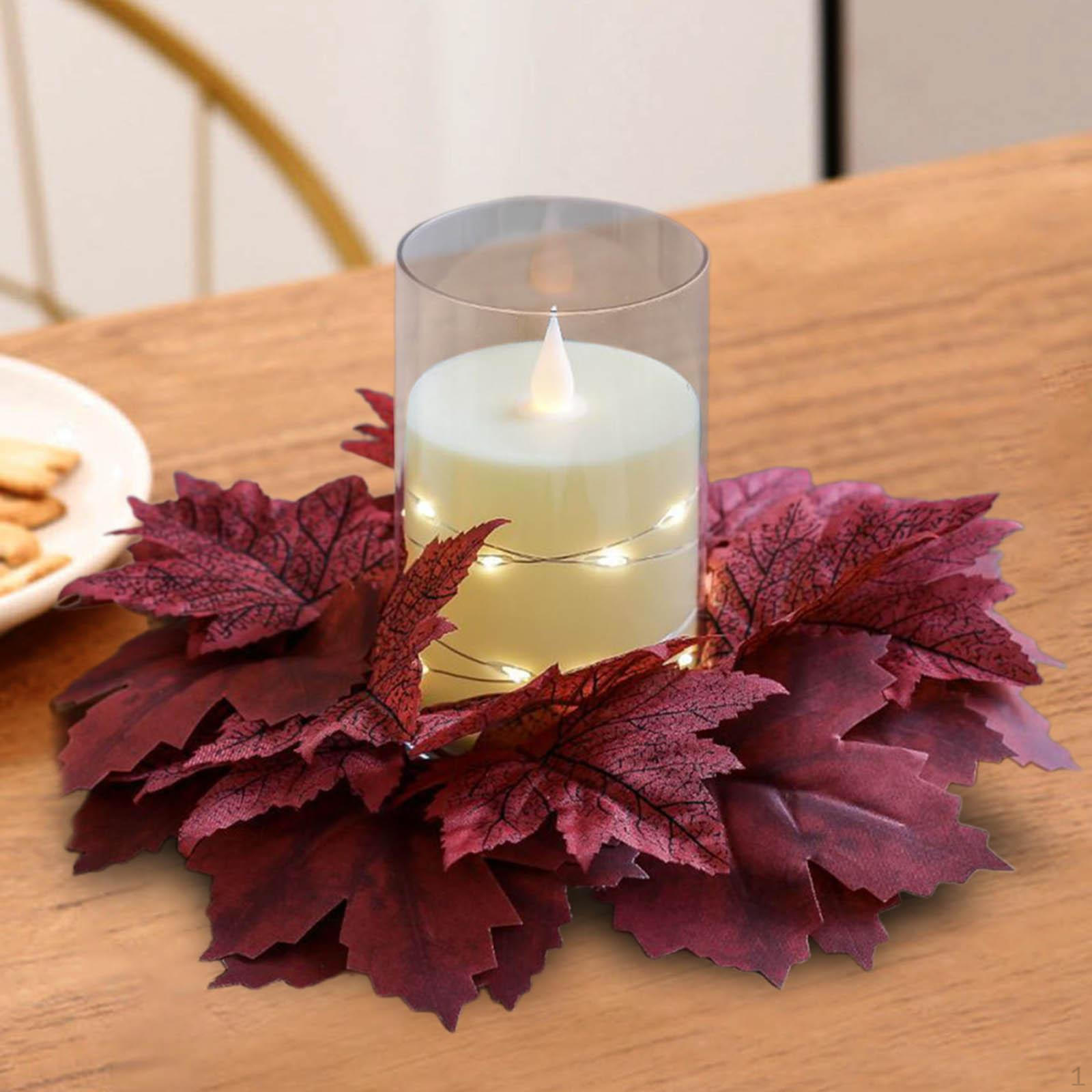 

Венок из осенних кленовых листьев для свечей красный