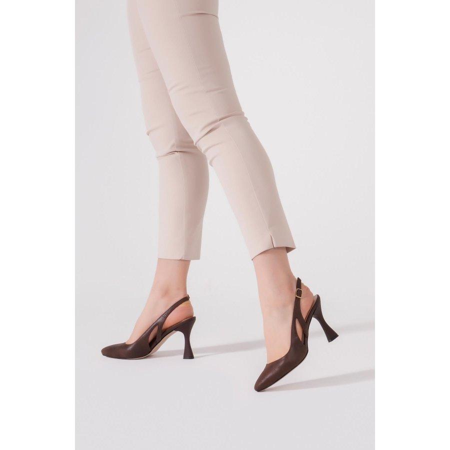 

Женские стильные туфли на каблуке из мягкой натуральной кожи с открытой спиной