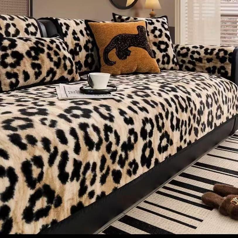 

Утолщенная плюшевая подушка для дивана с леопардовым принтом, новая осенне-зимняя, нескользящая, премиальная, с прямым кожаным чехлом для сиденья дивана 70*70cm