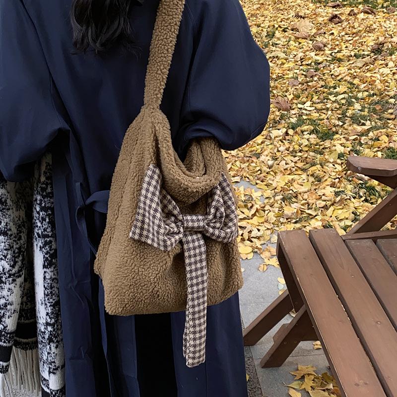 2025 autumn and winter new crossbody shoulder bag wind bow plush bag lamb wool student canvas bag