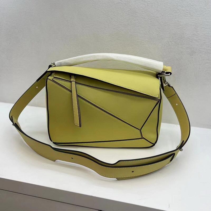 

Genuine Leather Women s Bag With Geometric Stitching Contrasting Color Pillow Bag. Fashionable Portable Single Shoulder Diagonal 18x8x12cm