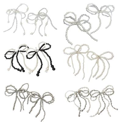 Pendentif Papillon Nœud Papillon Perles et Perles Argentées à la Mode Accessoire Portable pour Fournitures de Fête et Tenue de Bureau
