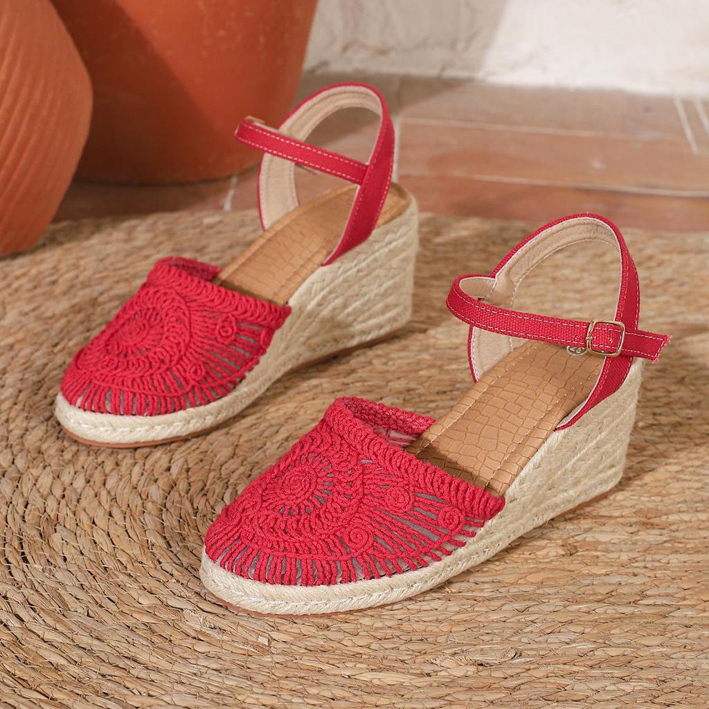 2026 Fashionable Versatile Large Size Height-Increasing Buckle Sandals