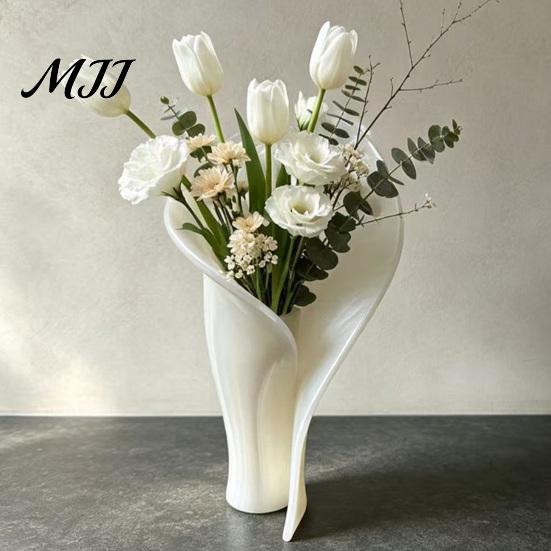Minimalist Flower Holder 3D Printed Leaf Shaped Vase, Decorative Vase for Flowers Arrangement, Modern Tabletop Home Living Room Decor Table