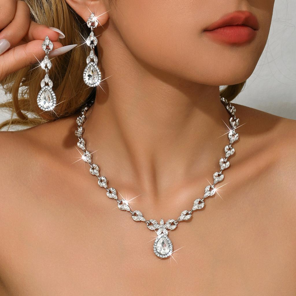 European and American Fashion Green Blue Red Rhinestone Necklace Earrings Bracelet Ring Set Full of Diamonds Four-piece Set 2026