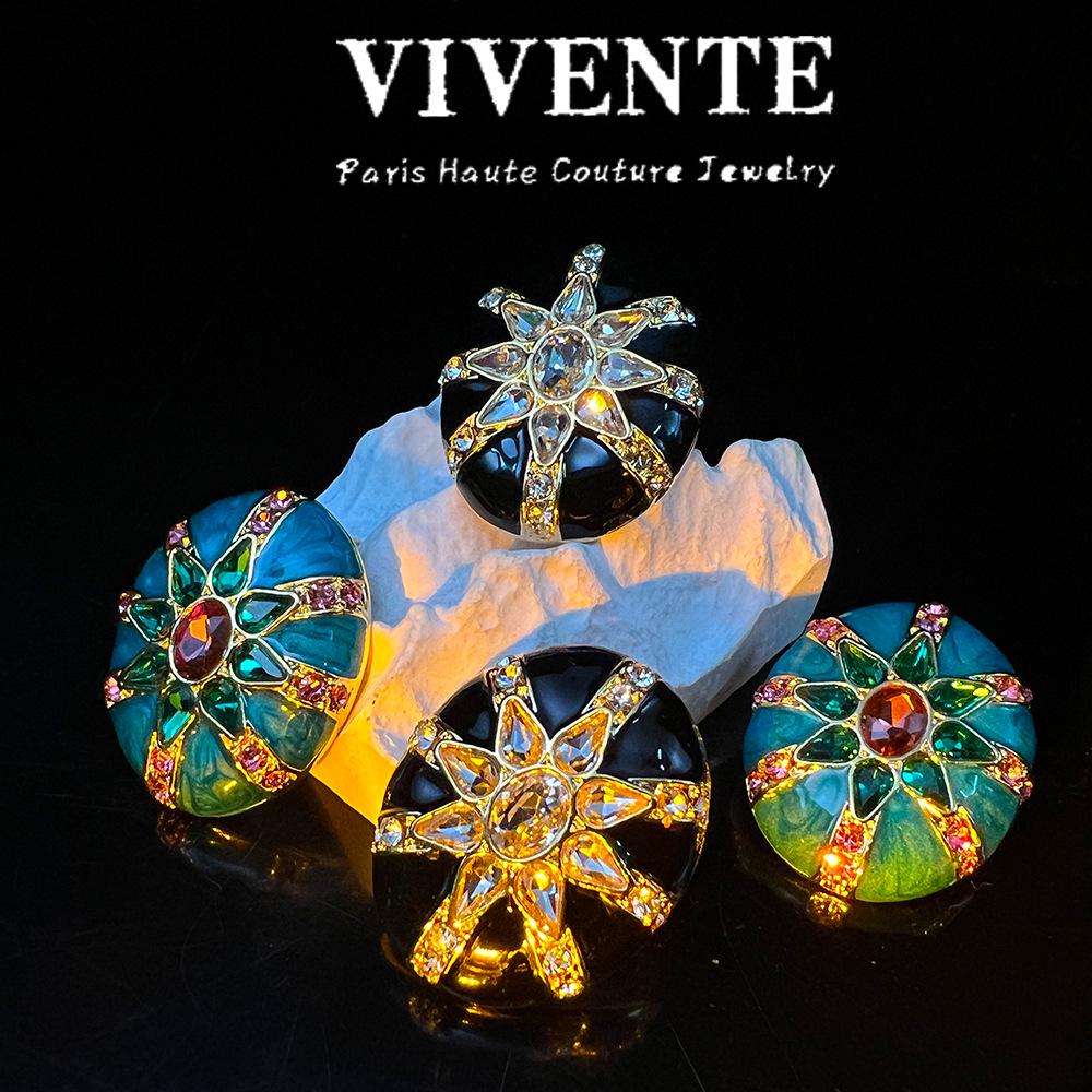 Elegante Cloisonné-Email-Ohrstecker: Retro Hofstil, Vergoldetes Kupfer, Vielseitiges Temperament mit Neuem Chinesischen Design.