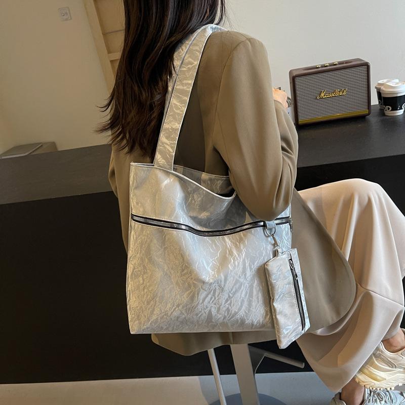 Large Capacity Foreign Style Personalized Zipper Splicing Trendy Fashion Shoulder Bag Commuting Relaxation Tote Bag