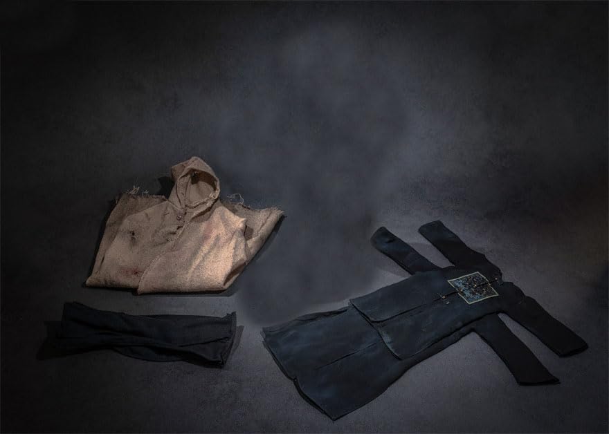 

Figure Male Clothes Clothes Male Ancient Chinese official ancient 1 ancient Chinese official clothes 1 pair of pants 1 modeling skirt 1 giant cloak