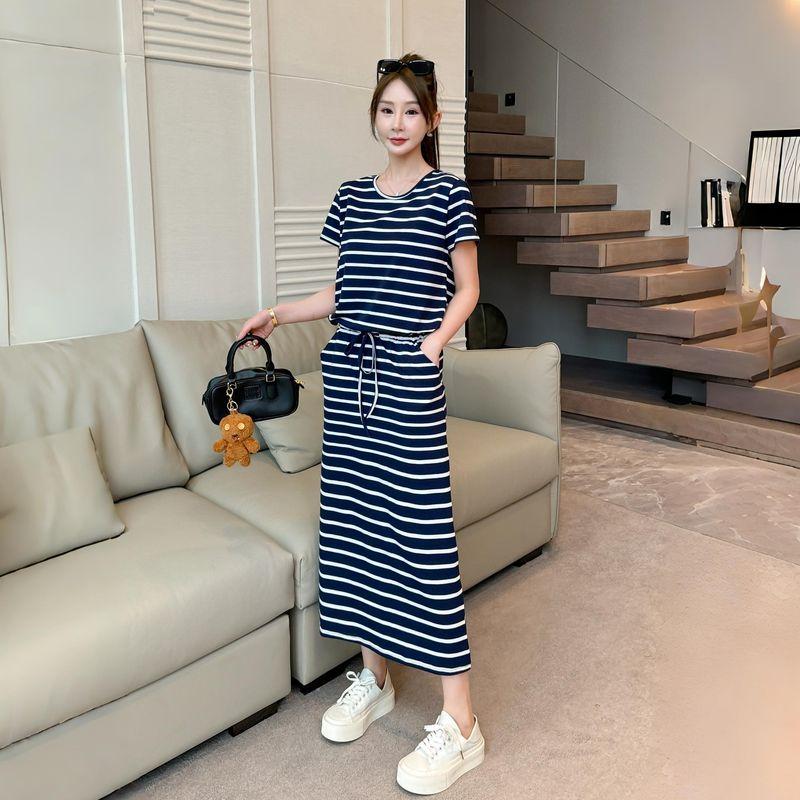 

2025 Лето Новое Полосатое Платье Короткий рукав круглый вырез Пуловер Свободная Кулиска Приталенное Универсальное Повседневное Длинная юбка Blue and White Stripes 3XL