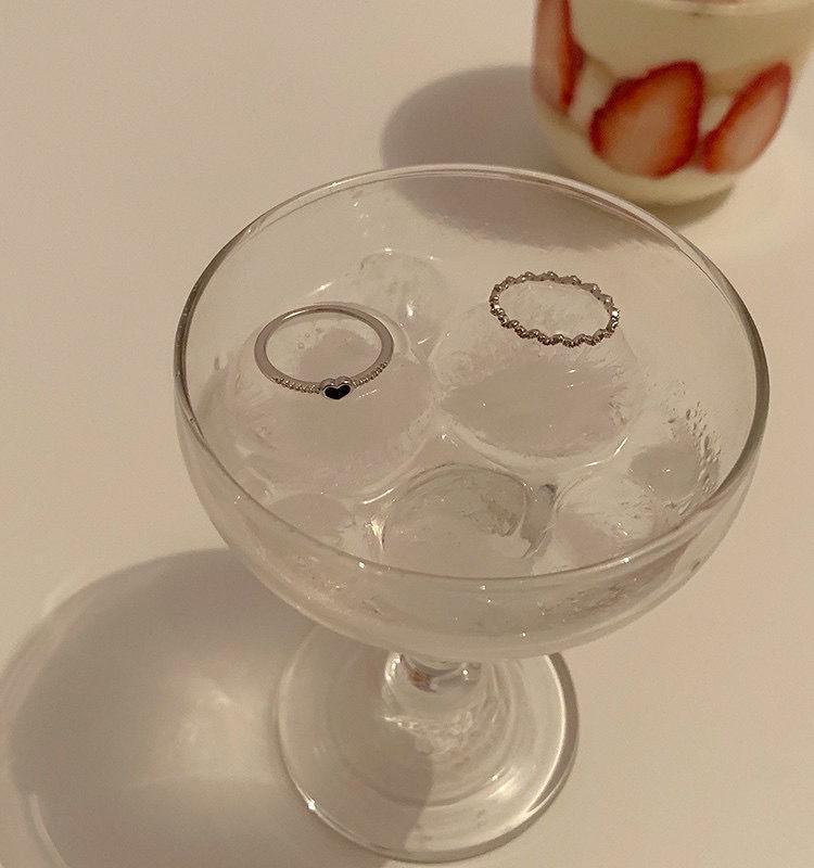 "Black Zircon Love Ring: Chic Niche Design, Luxury Cool Style Jewelry for Women"