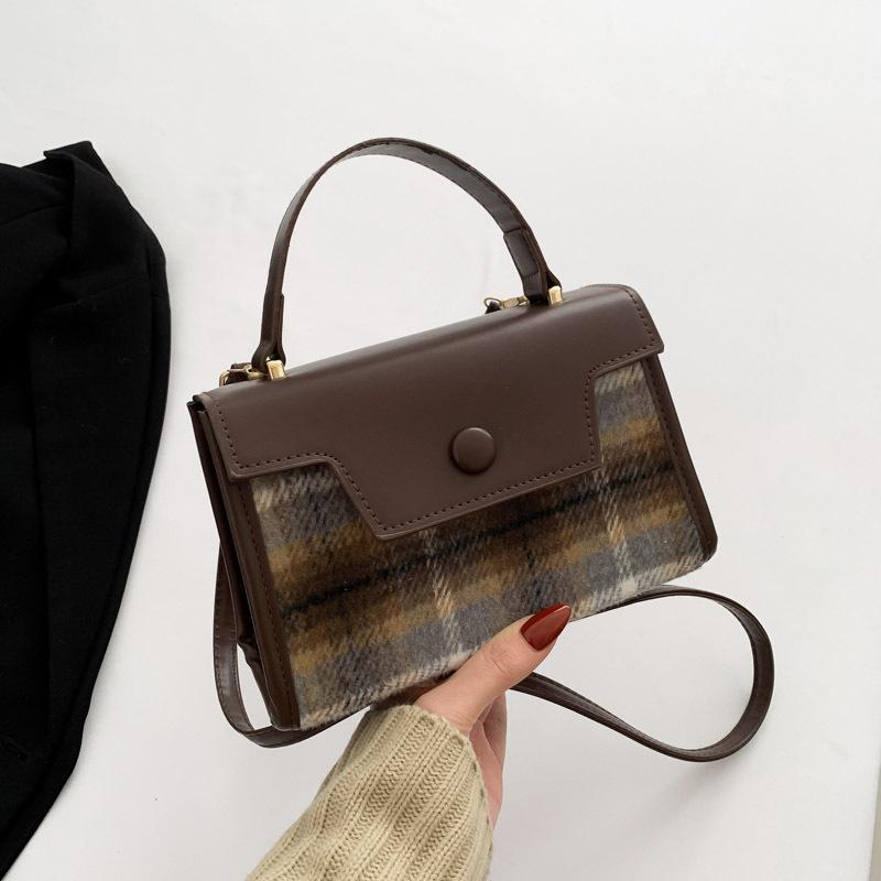 Casual Commuter Messenger Bag Korean Version Personalized Small Square Bag 2025 Winter New Bag Women's Fashion Simple Shoulder Bag