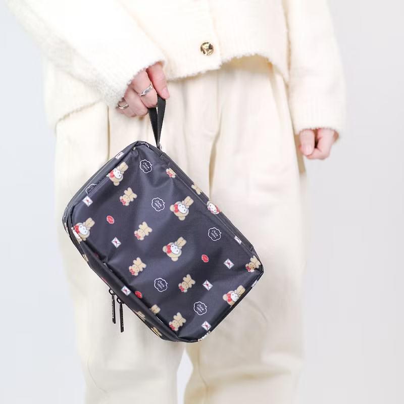 In-Stock Japanese Cartoon Cat Print Waterproof Travel Hanging Wash Bag