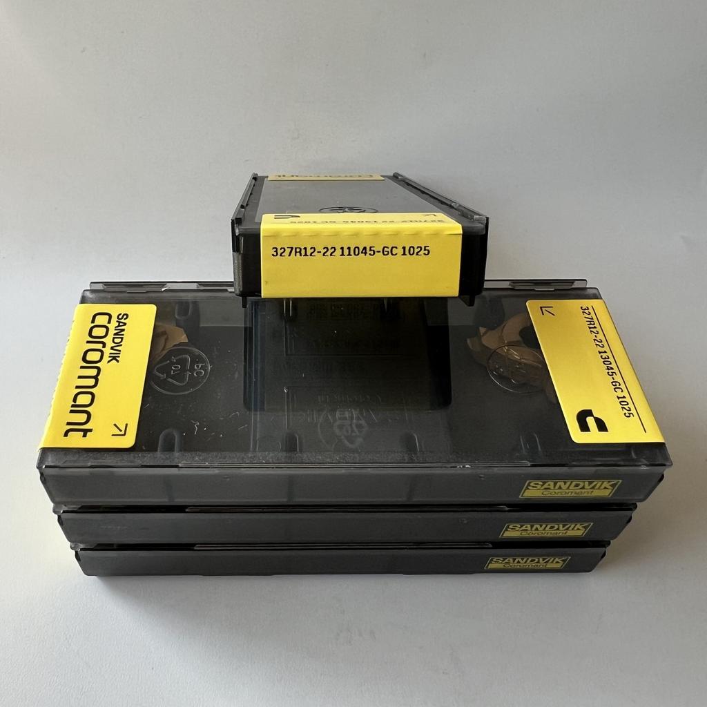 SANDVIK / 327R12-2211045-GC 1025 / Original Swedish hard alloy blade 2 Pcs