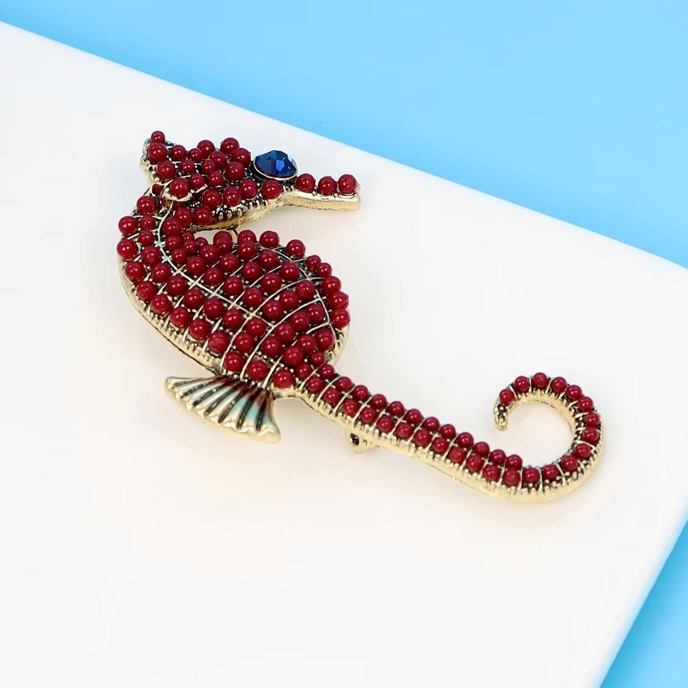 Rote Retro-Brosche in Seepferdchenform, modisches und vielseitiges Tier-Damenaccessoire