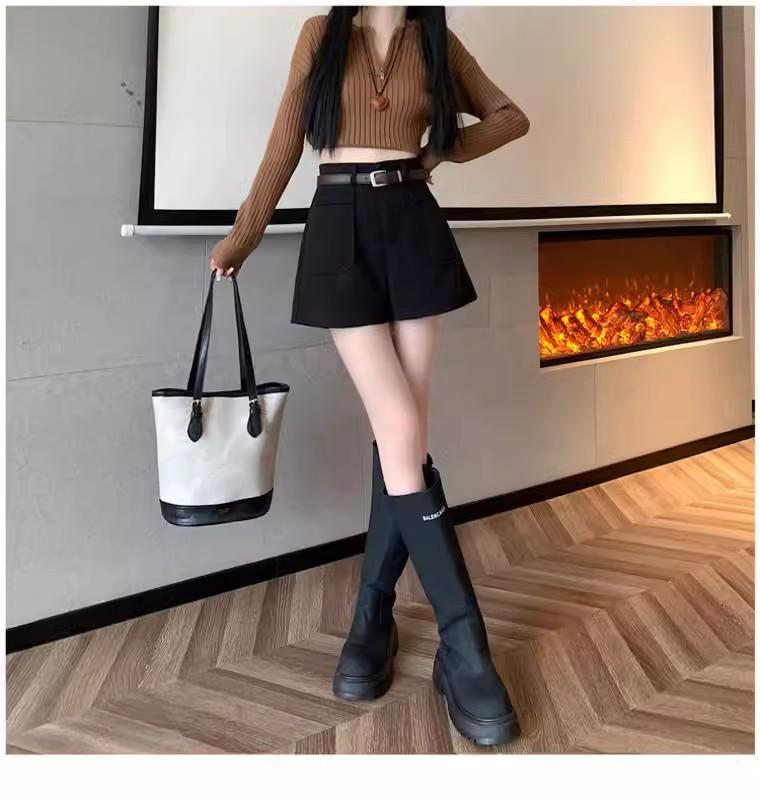 2024 Women's High-Waisted Wide-Leg Wool Shorts: Slimming A-Line Booty Shorts for Autumn/Winter