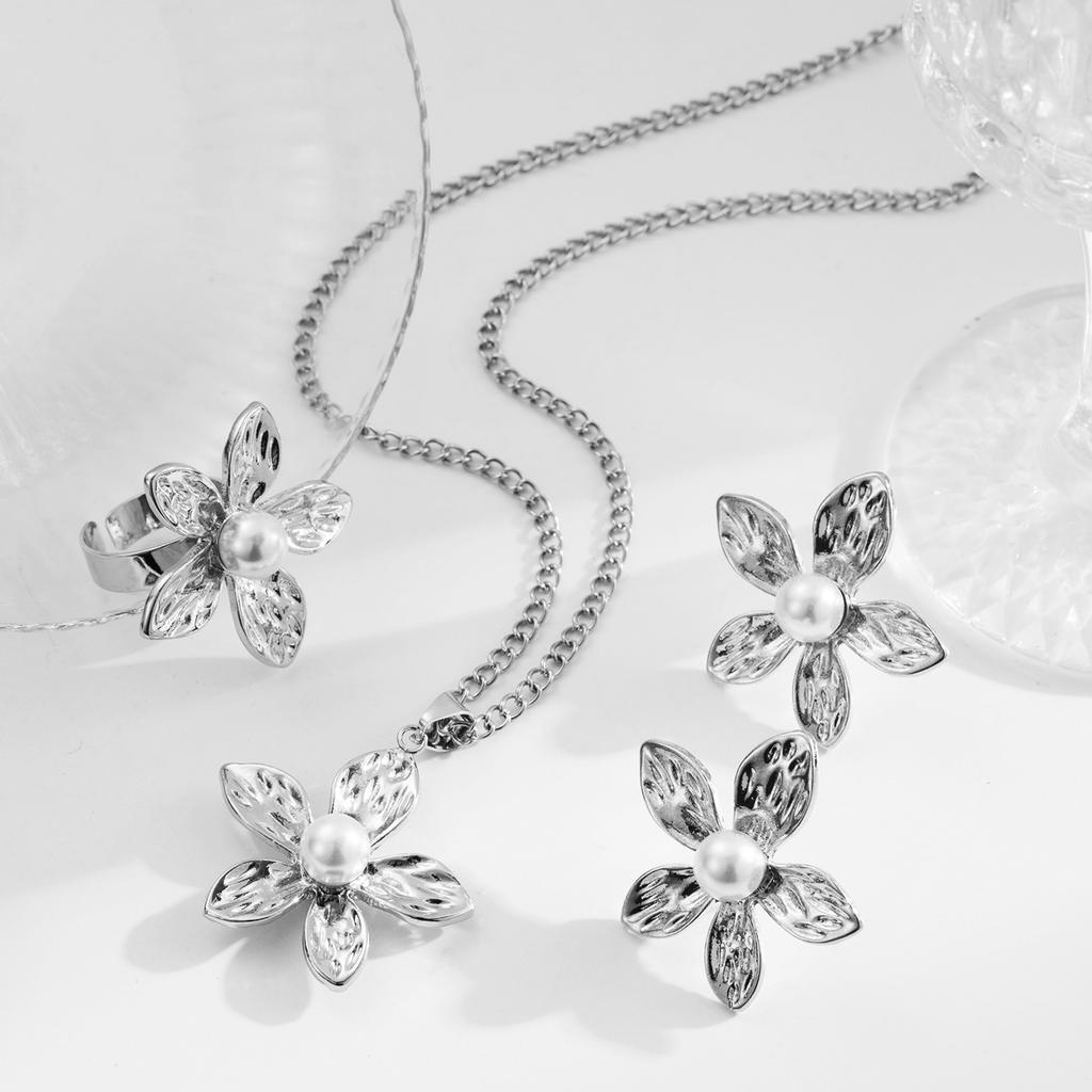 Europe and America is cold wind alloy flower pendant necklace, French retro fashion earrings ring