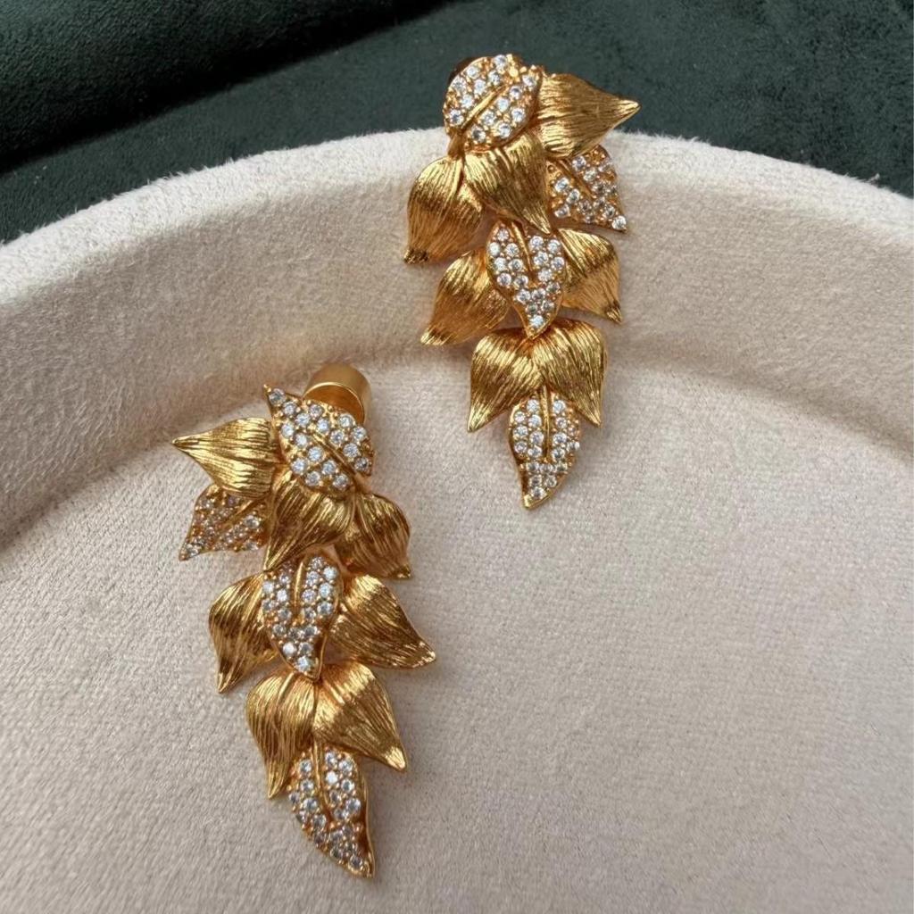 Elegant Rhinestone Leaf Stud Earrings for Women – Luxurious, Versatile Dangle Design