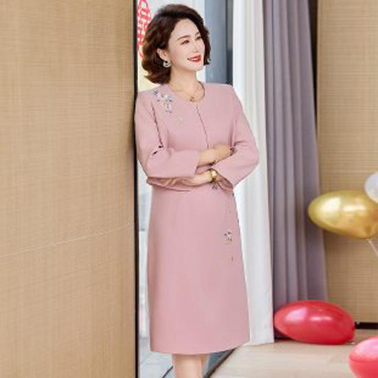 

Elegant Autumn Two-Piece Dress for Middle-Aged Women - Stylish and High-Class Skirt Set XL розовый