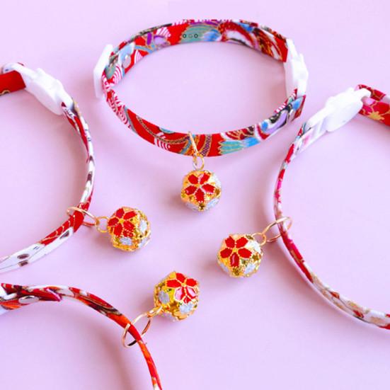 Coleira para animais de estimação estilo japonês, vestimenta ajustável, coleira para cães e gatos, com sino