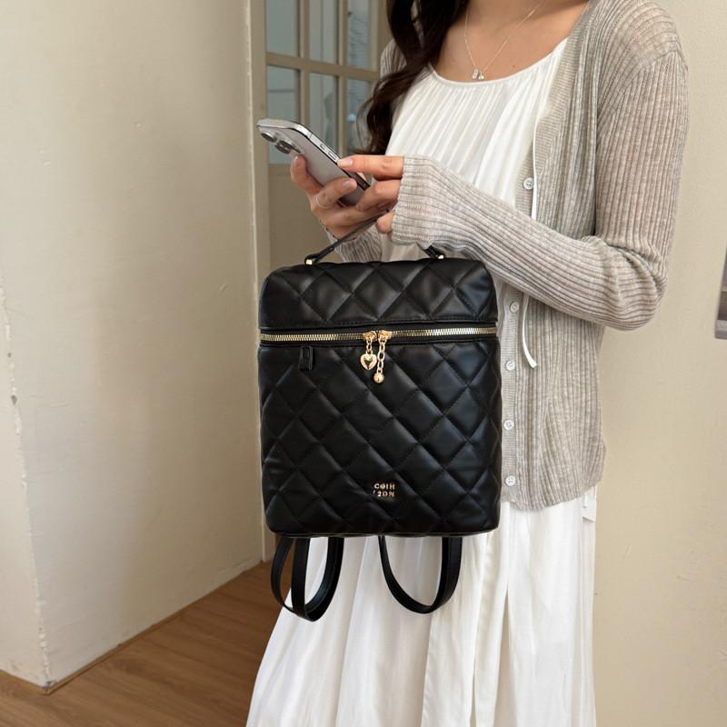 IELGY Diamond Backpack Fashionable All-Match Chain Backpack