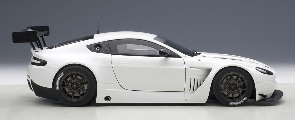AUTOart Aston Martin V12 Vantage GT3 2013 Finished Product 1/18 (White)