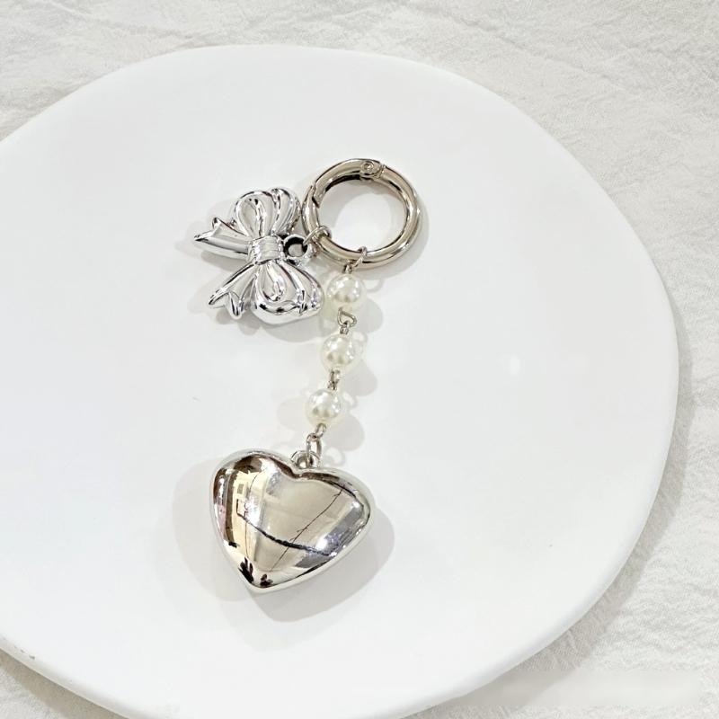 Fashionable Heart Pendant Stylish Bowknont Keychain Bag Charm Earphone Accessory Elegant Pearl Bowknot Heart Charm