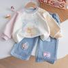 Mädchen Herbst Farbblock Bär Sweatshirt & Bestickte Weitbein-Jeans Set